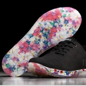 NOBULL BLACK DAISY TRAINER (WOMEN'S) size 8